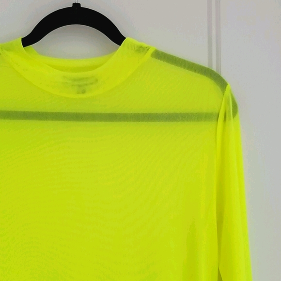 ⚡️KENDALL & KYLIE Neon Fishnet Long Sleeve Shirt - Picture 3 of 5